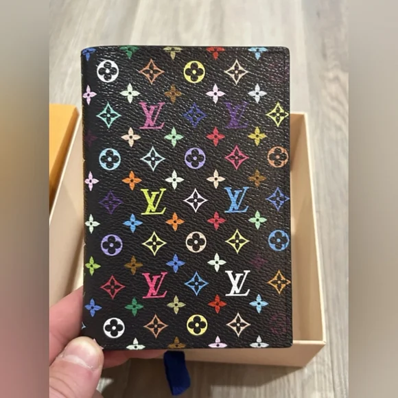 Louis Vuitton Passport Cover - Picture 2 of 8